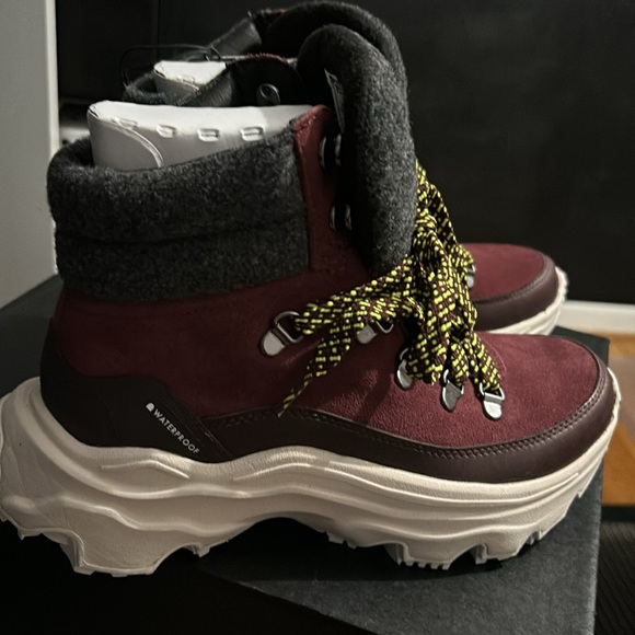 BNIB Sorel Kinetic Breakthrough Conquest WB Boots. - Picture 3 of 3